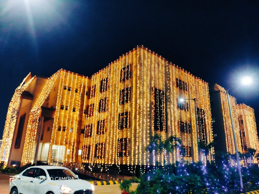 Good_Fame15's tweet photo. #latepost
When University was all set to welcome the first citizen of our nation, Smt. Draupadi Murmu 🙏
.
.
.
.
#convocation #RDWU #2ndConvocation https://t.co/DFJTWzUr1t