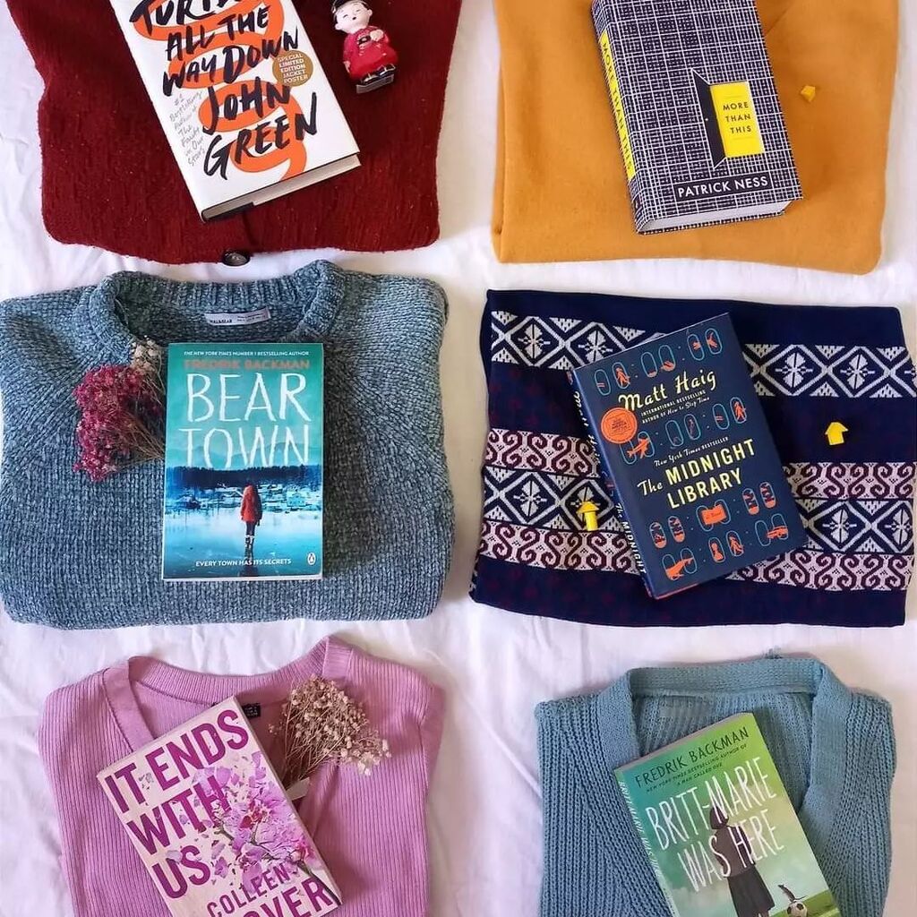 Ktoobz's tweet photo. We had a really fun #sweaterbookchallenge at our Facebook group [ktoobz worms] where we matched the color of our #books to an item from our wardrobe, these are some of the pictures #ktooberz were creative with.
You can join us on the group to be part of … https://t.co/IDrt7iqLM2 https://t.co/eKWK7EXrkm