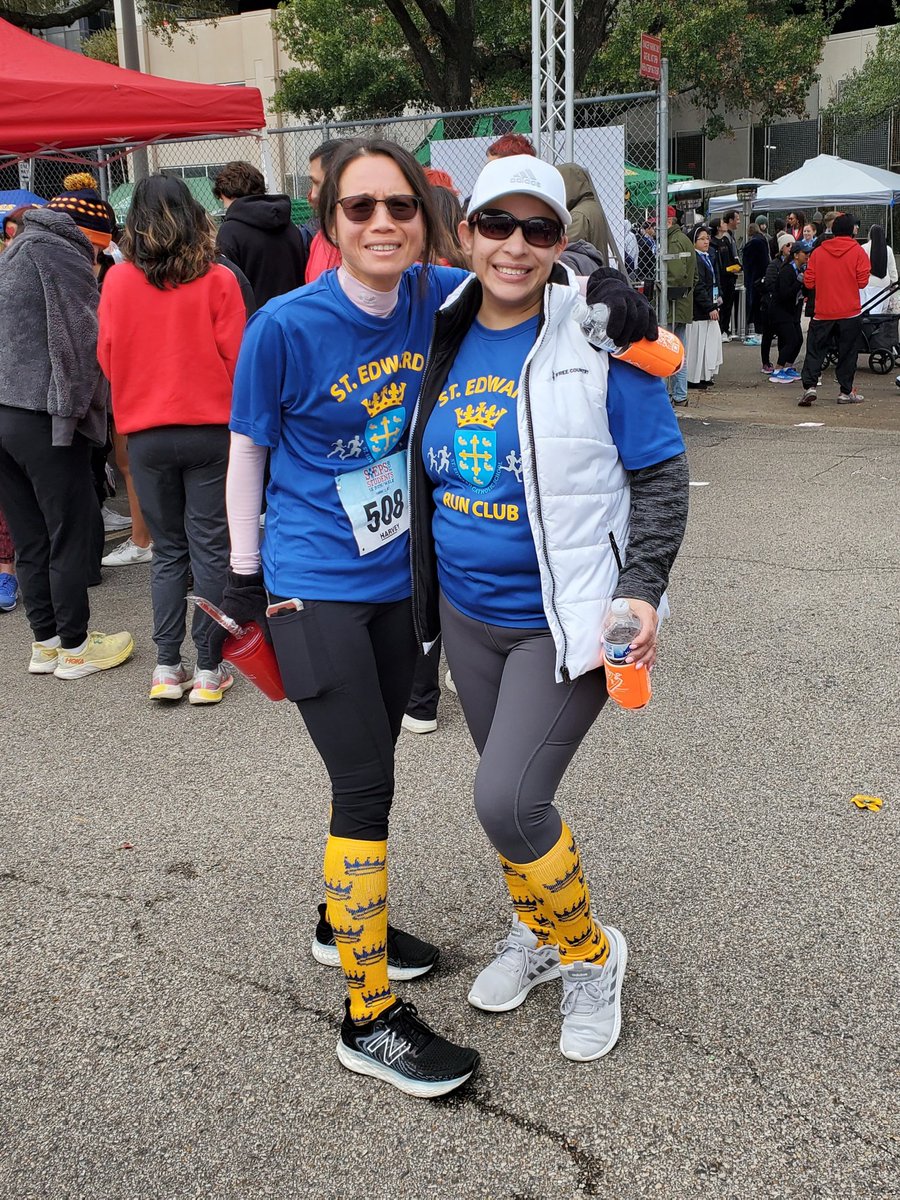 AlmaVel43836180's tweet photo. Steps 4 students 5K run with the crew! So much fun and the cold was not a problem. #gomonarchs #familyfirst #5kfunrun #Steps4Students @stedwardcatholicschool https://t.co/5BIdZnKvnQ