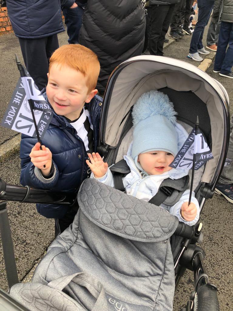 Two buzzing boys… Finn has no clue why everyone’s happy but he’s celebrating anyway! Semi finals here we come ⚽️🏁 #awaythenock <a href="/CumnockJnrsFC/">Cumnock Juniors FC ⭐️⭐️⭐️</a>