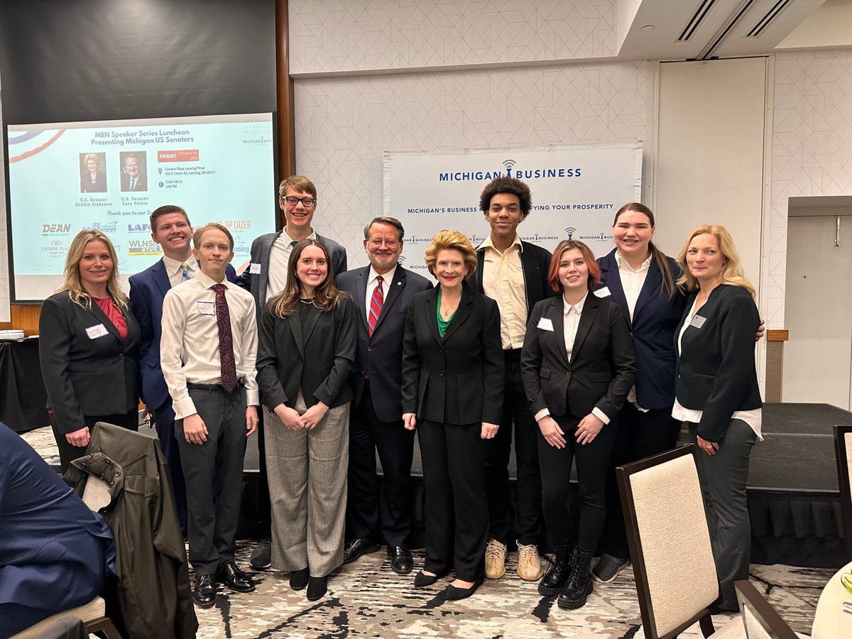 SenStabenow's tweet photo. Small businesses are an economic engine in Michigan. It was an honor to meet with so many mid-Michigan entrepreneurs and community leaders to discuss ways we can continue to work together to move our economy forward. https://t.co/M6HKFJEKX0