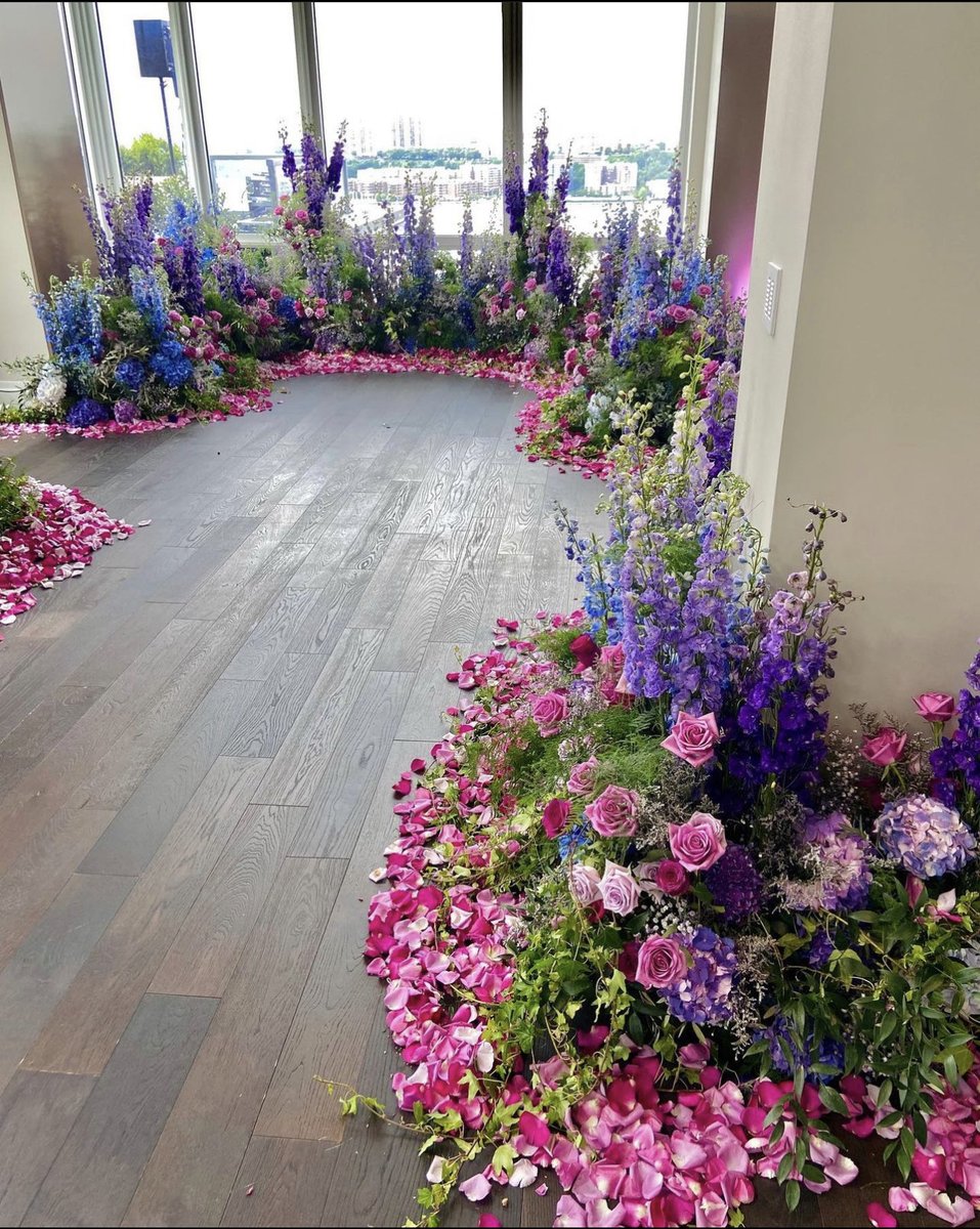 BFloralnyc's tweet photo. Transform a space by with a vibrant floral installation 💜 #bfloralnyc #floralinstallation #runwayinspo #colorinspo https://t.co/qV8oSzMXlL