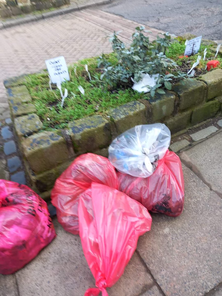 BlackburnTidy's tweet image. 179 bags collected last week by our amazing #volunteers giving up time to help #nature and stop the #brokenwindoweffect.