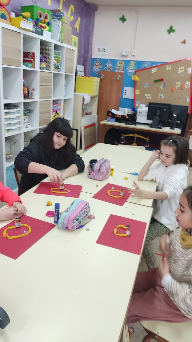 gloriaarenillas's tweet photo. Toda la semana hemos continuado con nuestro trabajo anual en #STEAM #ROBÓTICA y dando valor a todo el potencial de las niñas y los niños que tenemos. 

#11febrero 
#11FSTEM #11F2023 https://t.co/SQlZJHlMyG