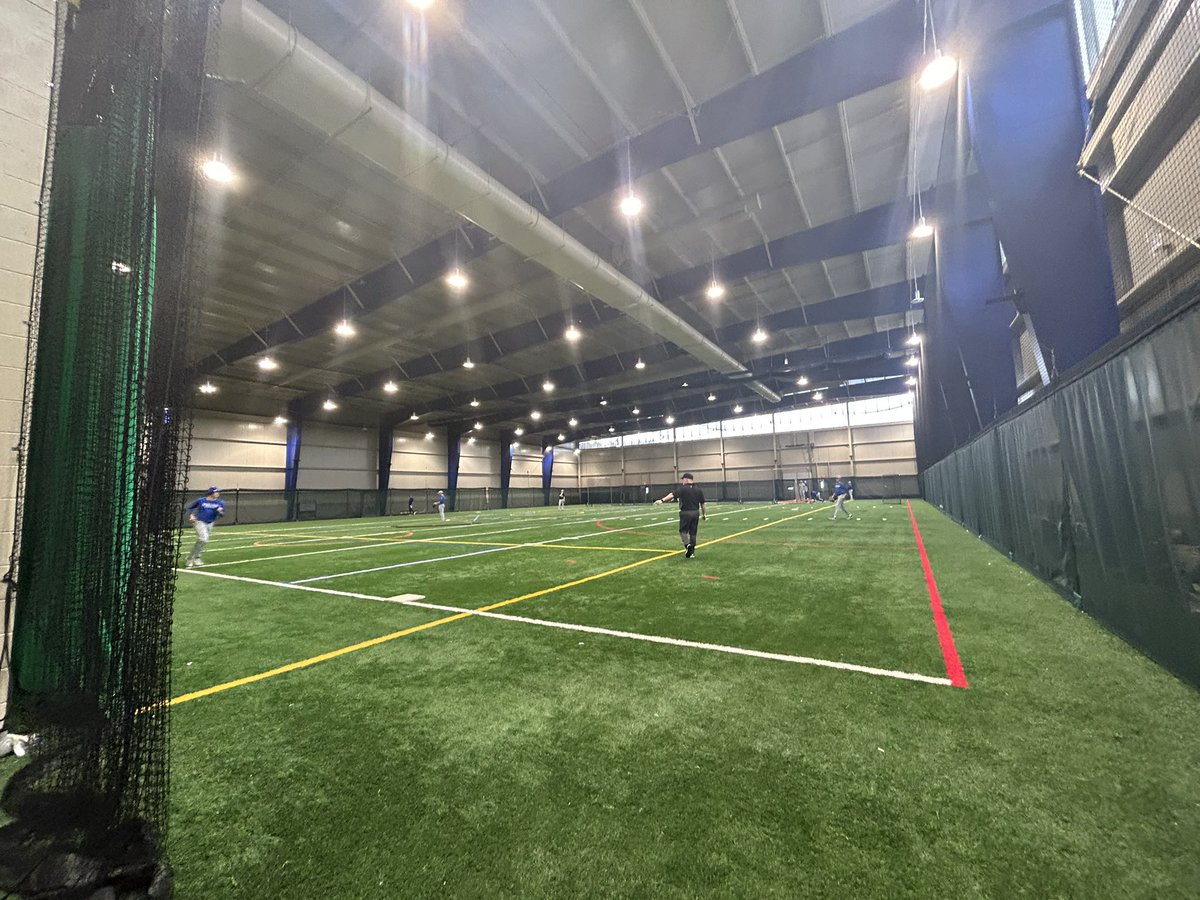 EllieSklar's tweet photo. Had an awesome time at my mom’s alma mater this weekend!!! Got to catch a couple of @HamCollWBBall games &amp; take a tour of some of the gorgeous athletic facilities. Thank you Coach Colette @HamCollWSoccer for the hospitality 😊 https://t.co/wp3yesnQO9