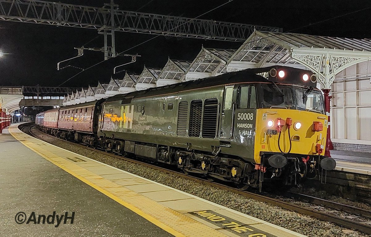 holtona72's tweet photo. Another visit to the local this evening to see Hanson &amp; Hall 50008 'Thunderer' heading 1Z54 the return 'Wolf Hall Thunderer' #BLS tour back from Waterloo to Derby. At Kettering #MML #HeritageDiesel #Thunderer #ThunderVac 11/2/23 https://t.co/wd61HjGMxk