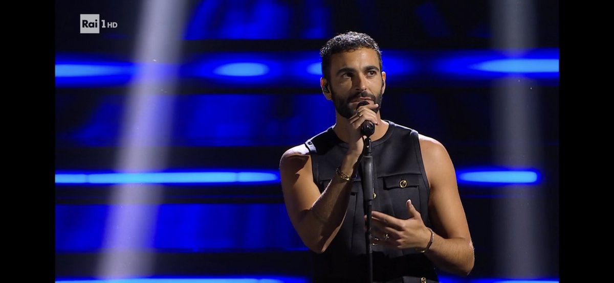 aleferaz's tweet photo. marco mengoni semplicemente arte maestria sacrificio sapienza talento un dono che la musica italiana ci fa ogni giorno #Sanremo2023 https://t.co/JpLvWyKXLZ