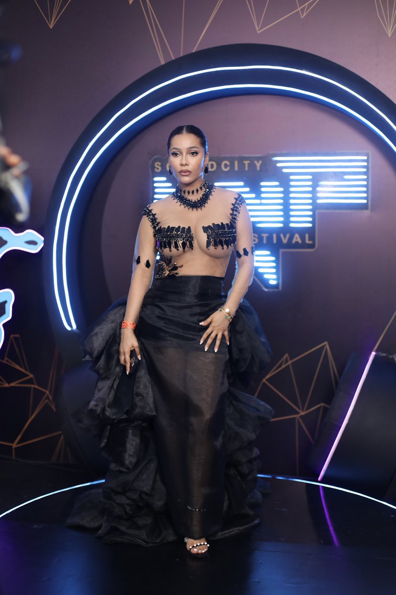 SPICETVAFRICA's tweet photo. #MariaChike @MariaChike all shades of gorgeous on the @SOUNDCITYtv #SMVP2023 Red Carpet
#Soundcity #SMVP #soundcitysmvp https://t.co/Tv3VERMecJ