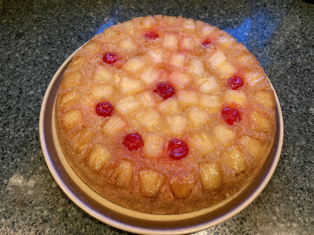 SamanthaKolber's tweet photo. Pineapple upside down cake. 

#ambaking ⁦@kingarthurflour⁩ #recipe #cake #desserttwitter https://t.co/NwisW41VTJ