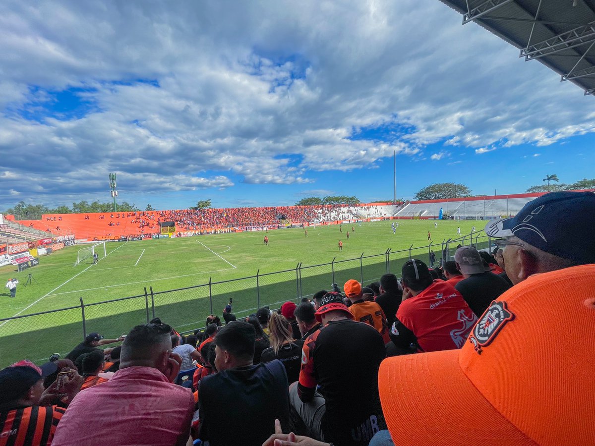 ¡Aquí! Dónde hay deporte ⚽️🏟️🦅 #cdaguila #ave #majestuosa