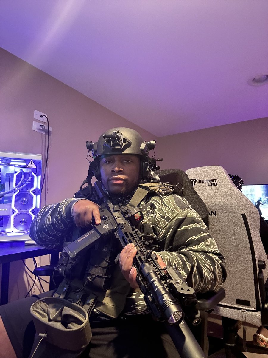 Doing what I can to make COD enjoyable at this point 😂 REPORT FOR DUTY AT 1700 EST SOLDIER 🫡 Twitch is the point of interest 🫡