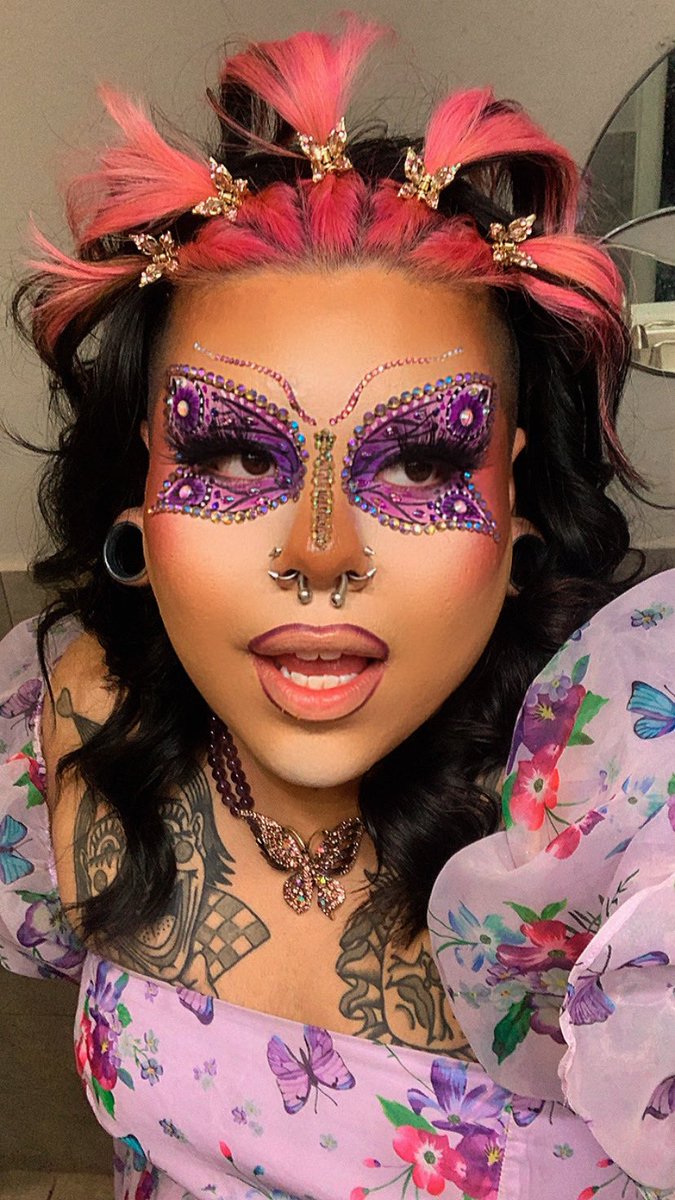 helkellersbussy's tweet photo. I was a butterfly yesterday 🦋 https://t.co/KyTJB3egXV