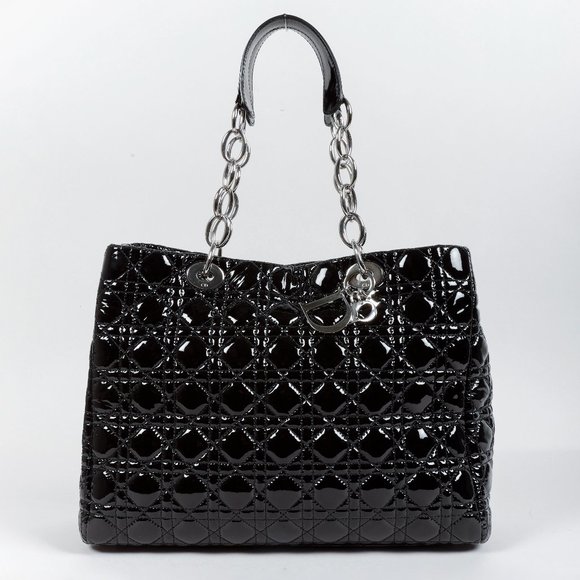 designerdivaC's tweet photo. So good I had to share! Check out all the items I'm loving on @Poshmarkapp #poshmark #fashion #style #shopmycloset #dior: https://t.co/CDhXNlQFwT https://t.co/zqKh3a8fJM