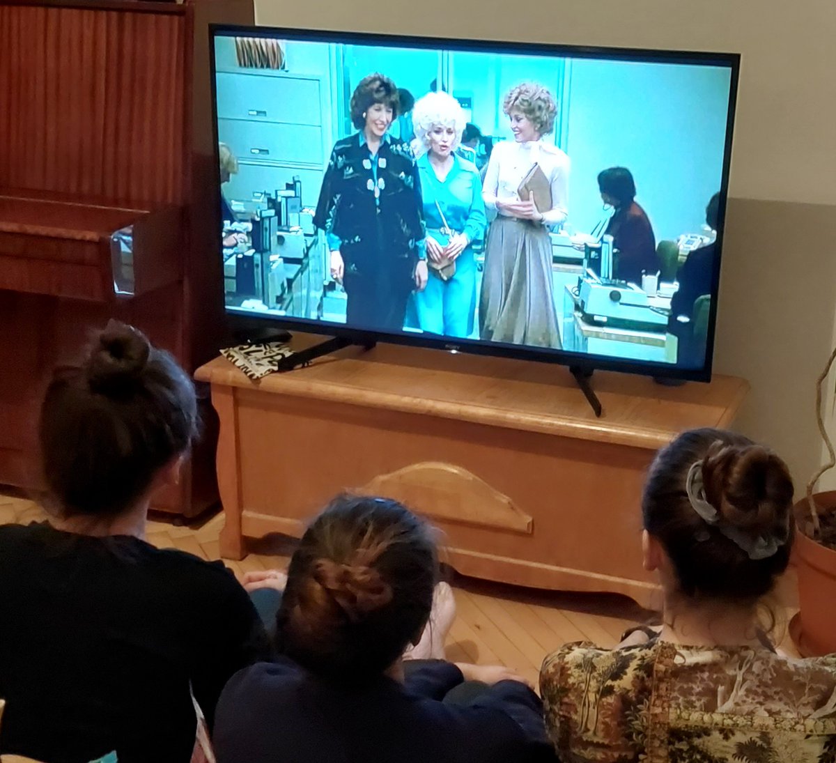 Another generation of 9to5 workers getting inspired by the amazing @LilyTomlin @Janefonda and @DollyParton #9to5 #stillworking9to5