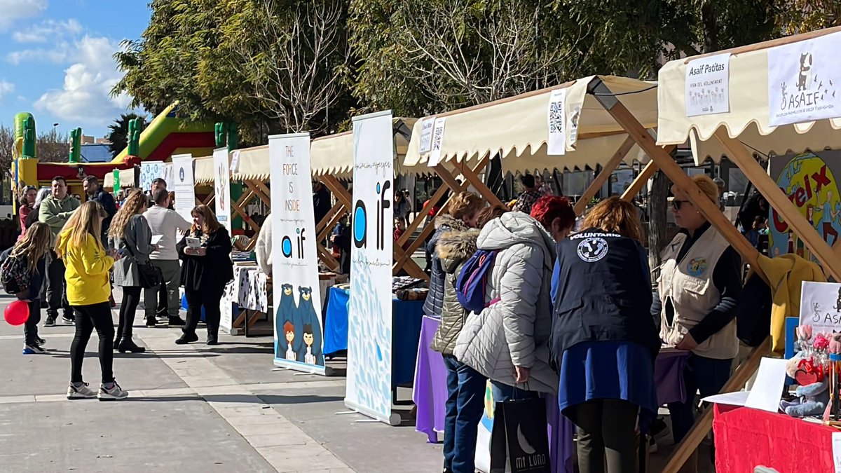 carmenboned's tweet photo. ❤️Gràcies a totes les persones que dediquen part del seu temps lliure a millorar la vida dels altres altruistrament. 
❤️Gràcies per fer voluntariat i per estar avui a la mostra del #feimvoluntariat #entitats #solidaries #benestarsocial #generositat https://t.co/PBVTTySrDn