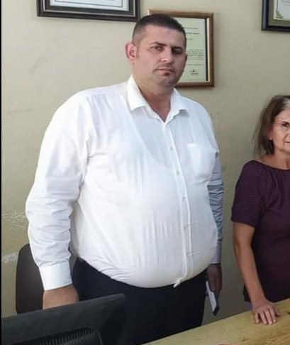 KitaPSHHirsizi's tweet photo. CHP Samandağ İlçe Başkanı
Bütün Samandağ'ı yemiş,
Yetmemiş ki, babası depremzedelere gelen yardımlara el koyup evinde saklamış. https://t.co/J6VSgrHn4K