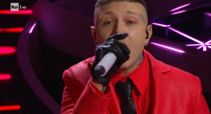 “C’è un art disponibile per un taglio immagine?”  

“Aiutami a sparire come cenere”
#TPSanremo #Sanremo2023 <a href="/thelazzinho/">LAZZA</a>