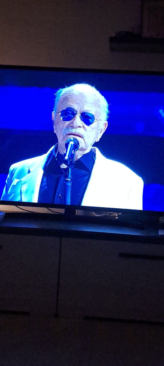 DaniMazz92's tweet photo. E a #Sanremo2023 fanno i miracoli, #StanLee sei tu?? https://t.co/DSaQSrdWOV