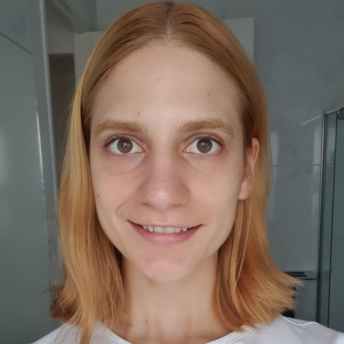 meriamber's tweet photo. Dye the tips of my hair red/black = WOAH WHAT A BIG CHANGE!!
Cut my hair short = WOAH WHAT A BIG CHANGE!!
Dye my hair AND eyebrows dark brown = literally no one including family and close friends notice IRL ๐๐๐๐
#nomakeup #butthehairdidchange #didyounotice #probsnot https://t.co/FzfHDkZa83