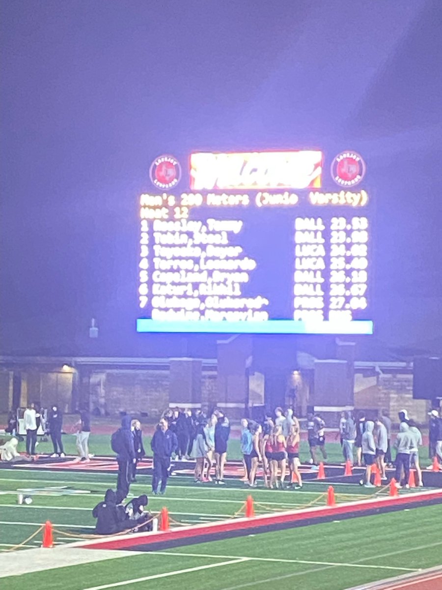 TommyRossley's tweet photo. First track meet ever✅✅11.6 100 23.5 200 https://t.co/jNRMwJarvc