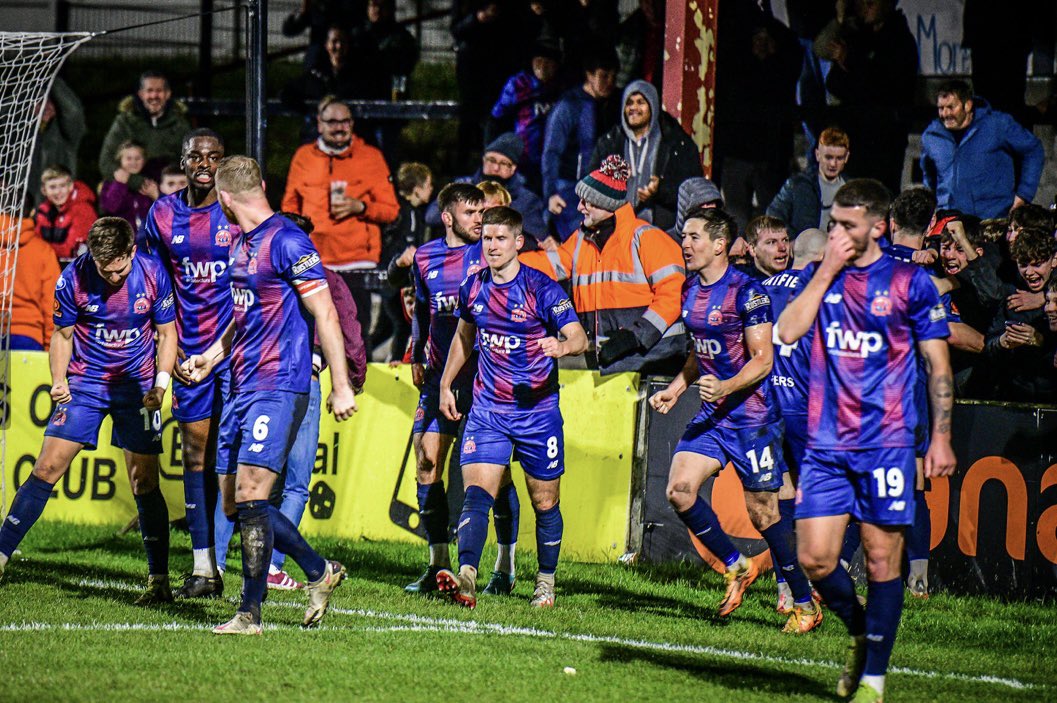 Away the lads! 🚗 It’s six wins in a row on their travels for @AFCFylde Points when Adam Murray was appointed on November 14 - 2️⃣7️⃣ Position in the table - 8️⃣th Points earned after Adam Murray’s appointment - 5️⃣8️⃣ Position in the table - 1️⃣st #TheVanarama | 📸 @SteveMacPix