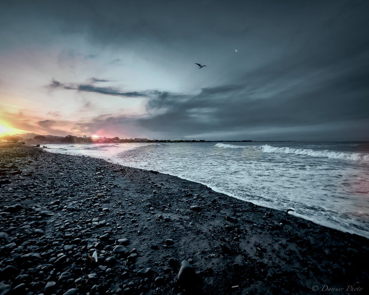 dawner_photo's tweet photo. 39° 38′ S, 176° 59′ E / Te Awanga; Te Awanga point holiday park, seeing towards Napier. If you’ve got a chance, visit this magical place🤩

#explore #nature #outdoors #photography #sunset #summer #earth  #newzealand #phonephotography #teawanga #raw #landscape #scenicsnature https://t.co/Meyv3duj3Z