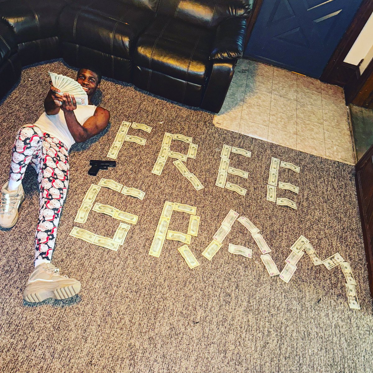 Free My Dawg 🐶⛓️ This Shit Don’t Stop 💰 Soon As Them Gates Pop We Gon Be Right Back At It 💯 FREE GRAMS TILL HE RIGHT BACC WITH ME 🤞🏾🔥