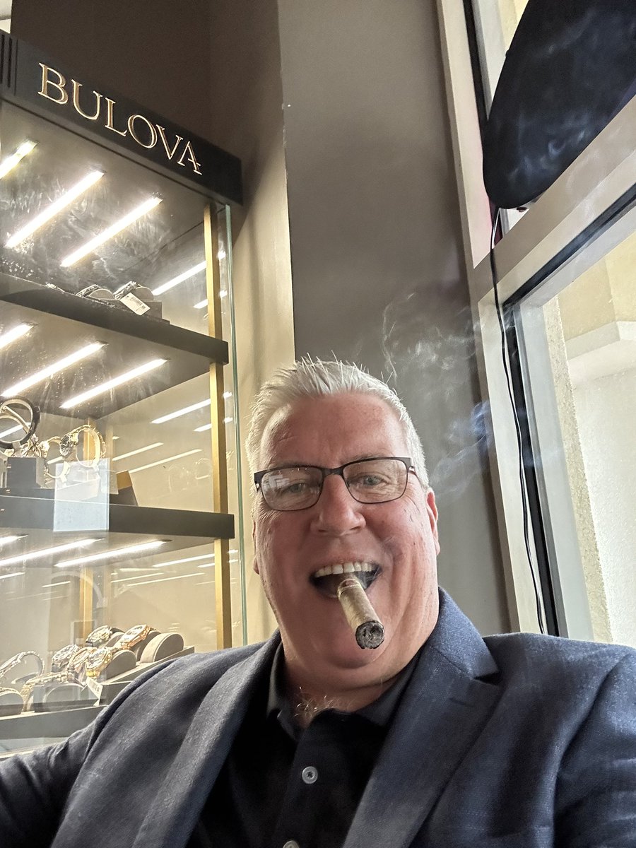 JoeDalton3rd's tweet photo. The Casa Cuba by @AFuenteCigars. A fantastic medium stick. https://t.co/aFIo1BrfGs
