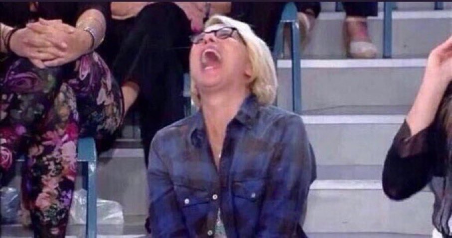 edosenzaemoji's tweet photo. MIODDIO STO PIANGENDO ROSA HA DECISO DI ASFALTARE TUTTA ITALIA IN QUESTO MOMENTO L’ARISTON HA PRESO FUOCO STO MORENDO #Sanremo2023 https://t.co/5MvFrTaxdU