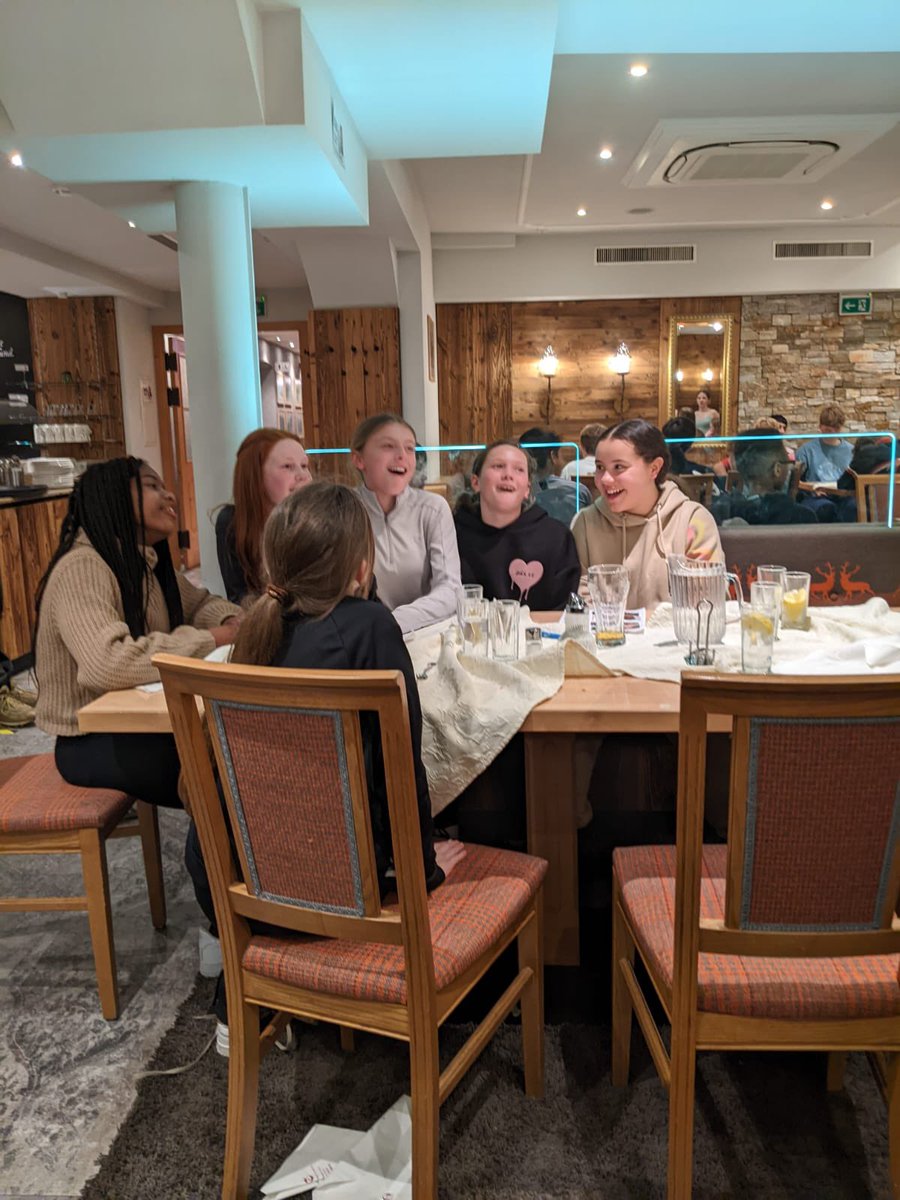 rrsski's tweet photo. Quiz night https://t.co/eEQ6j4Ge6J