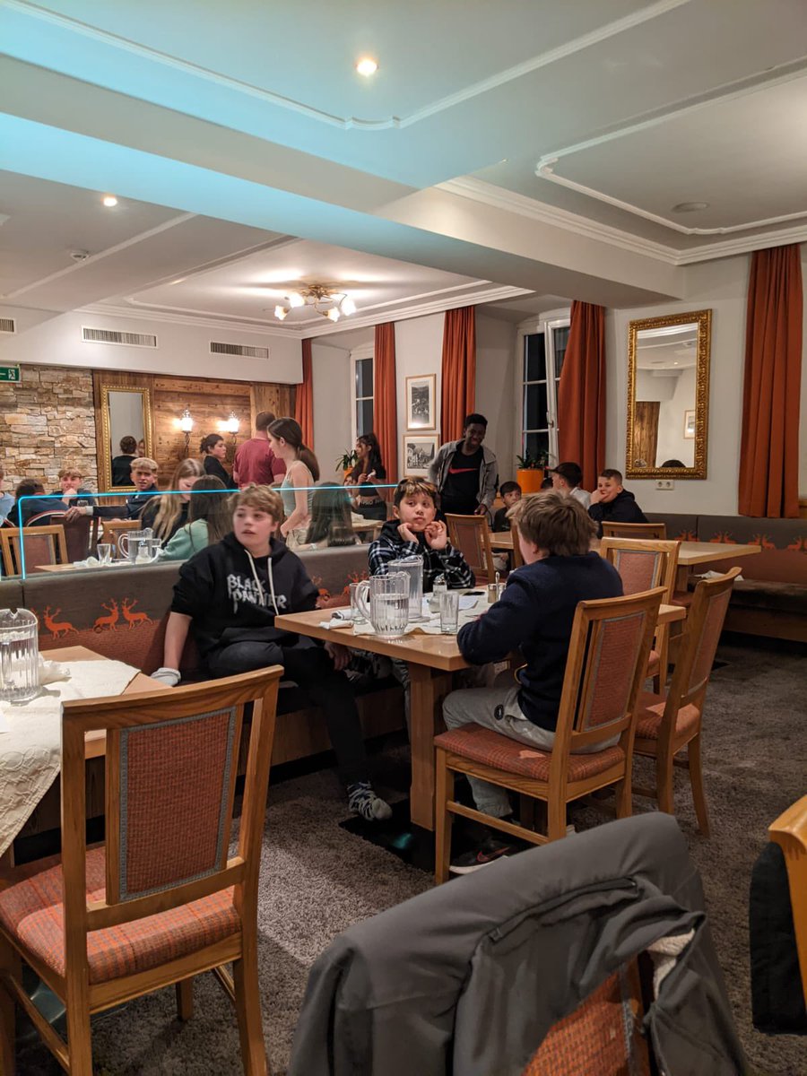 rrsski's tweet photo. Quiz night https://t.co/eEQ6j4Ge6J