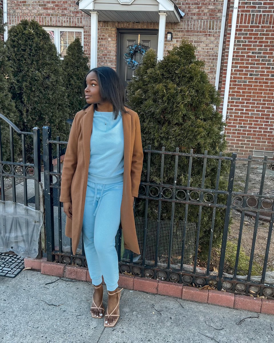 ShopSTN's tweet photo. From business casual to everyday casual 💁🏾‍♀️ Both with the same amount of comfort!

Wear the sweatsuit girl! It’s not always what you wear but how you wear it 😉

Our Pastel Sweatsuit is available in Baby Blue and Lavendar! 😍

#sweastuit #comfortable #confidencepersonified https://t.co/znjYAMEJSl