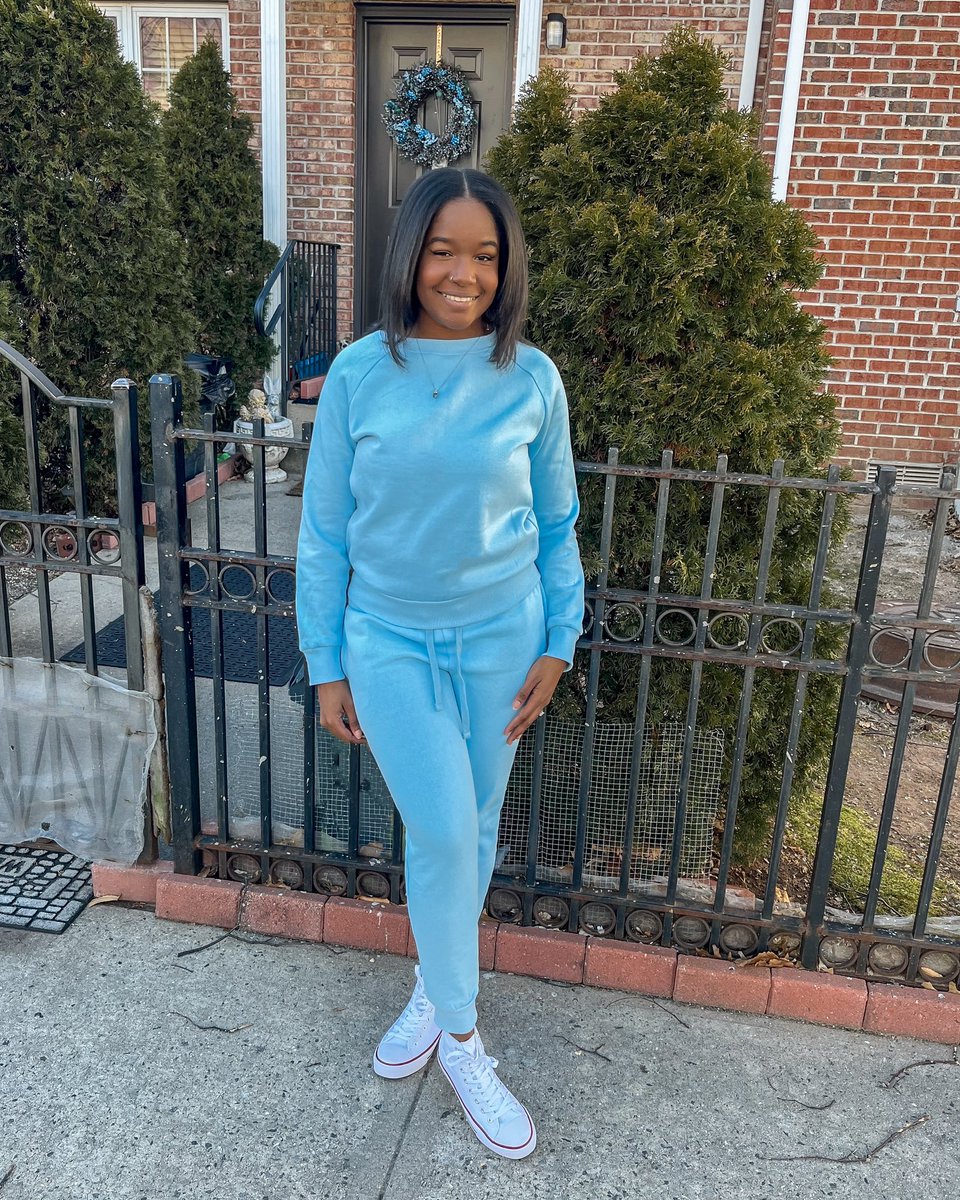 ShopSTN's tweet photo. From business casual to everyday casual 💁🏾‍♀️ Both with the same amount of comfort!

Wear the sweatsuit girl! It’s not always what you wear but how you wear it 😉

Our Pastel Sweatsuit is available in Baby Blue and Lavendar! 😍

#sweastuit #comfortable #confidencepersonified https://t.co/znjYAMEJSl