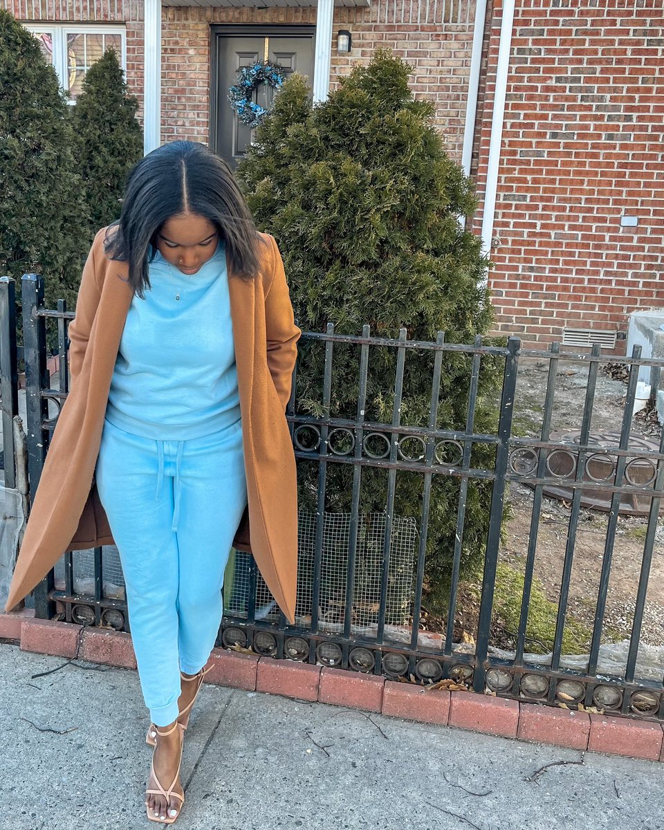 ShopSTN's tweet photo. From business casual to everyday casual 💁🏾‍♀️ Both with the same amount of comfort!

Wear the sweatsuit girl! It’s not always what you wear but how you wear it 😉

Our Pastel Sweatsuit is available in Baby Blue and Lavendar! 😍

#sweastuit #comfortable #confidencepersonified https://t.co/znjYAMEJSl