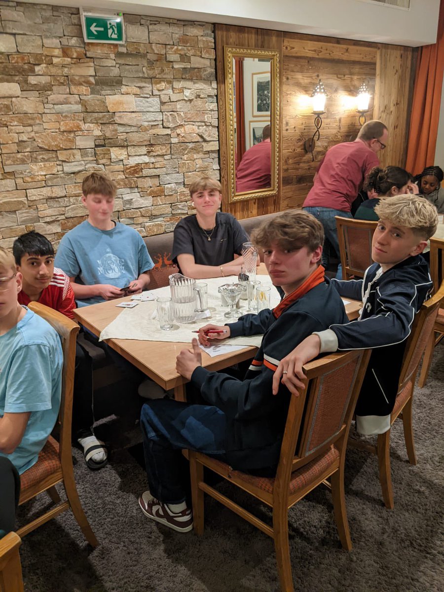 rrsski's tweet photo. Quiz night ptII https://t.co/EbrVqdomDm