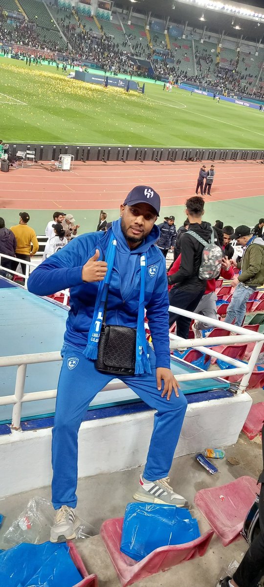 brahim_bendcor's tweet photo. #الهلال 
#نهائي_كأس_العالم_الأندية 
#الهلال_السعودي 
#الهلال_ريال_مدريد_نهائي_كاس_العالم 

المركز الثاني يعتبر فشل ، هدف الهلاليين دائما المركز الأول ..
كان ودنا بالذهب لكن الحمدلله على كل حال 
 هاردلك للأمة الهلالية 🙏🏽💙🤍
سامحونا على القصور 🙏🏽 https://t.co/UmcUkKpuDL