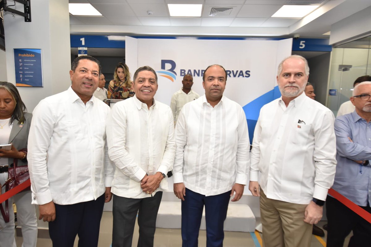 Cumpliendo con nuestro objetivo de llegar a más localidades de nuestra geografía, hoy junto a nuestro señor presidente <a href="/luisabinader/">Luis Abinader</a> y al Administrador General de #Banreservas <a href="/spereyrarojas/">Samuel Pereyra Rojas</a>,