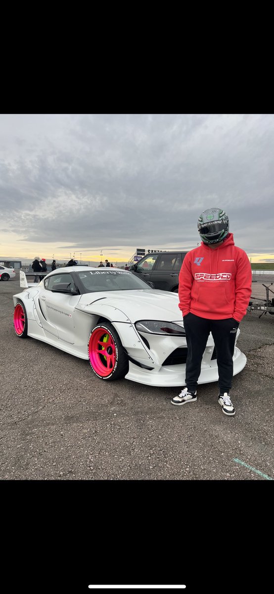Fifakill_'s tweet photo. Won the $100,000 Solo Yolo back in December on Caldera so Quadrant went CRAZY and got me this gift! It is SOOO CLEAN!!!❤️ Thank you so much @Quadrant @LandoNorris I’m ready for my next karting session😎👀🔥 https://t.co/BaxEYAG54z