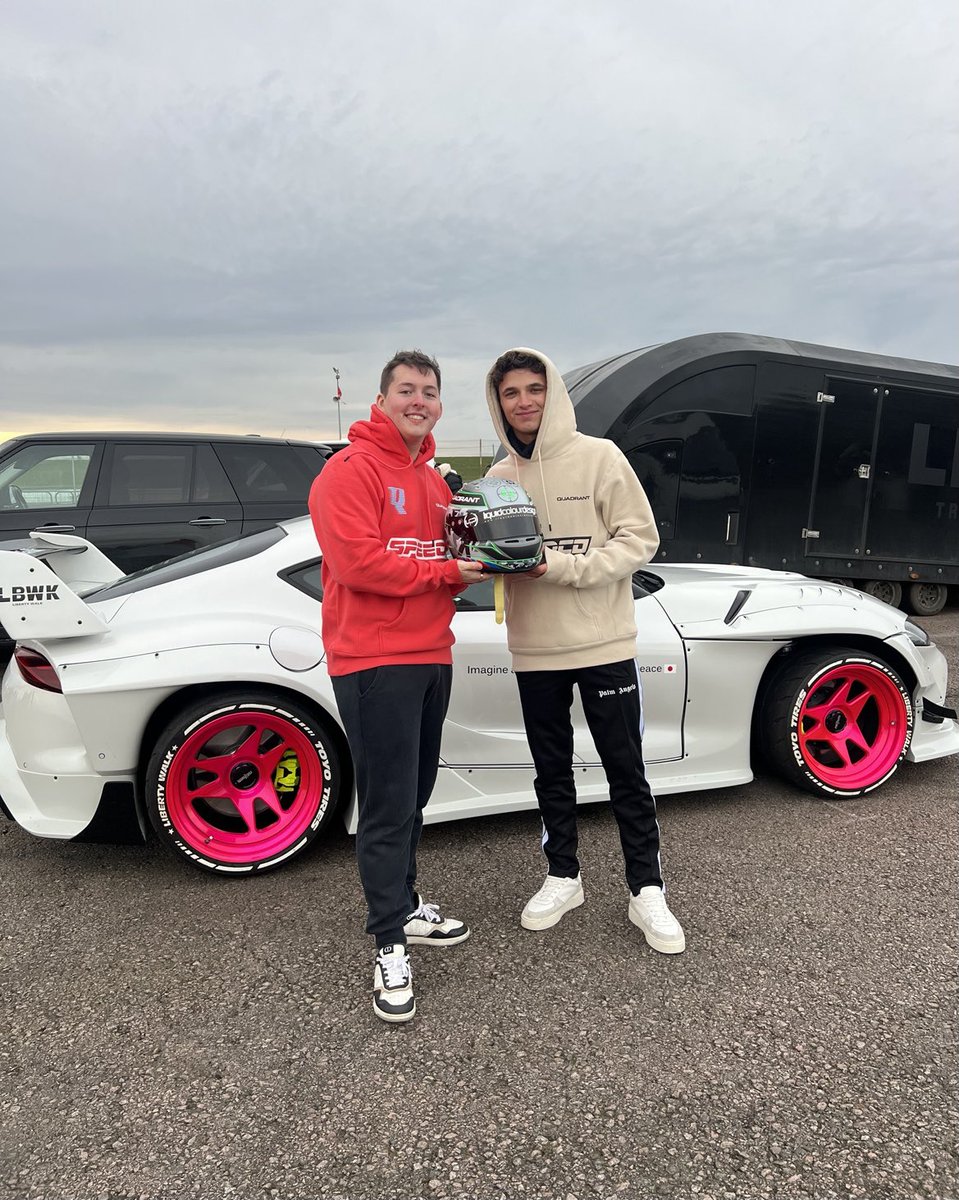 Fifakill_'s tweet photo. Won the $100,000 Solo Yolo back in December on Caldera so Quadrant went CRAZY and got me this gift! It is SOOO CLEAN!!!❤️ Thank you so much @Quadrant @LandoNorris I’m ready for my next karting session😎👀🔥 https://t.co/BaxEYAG54z