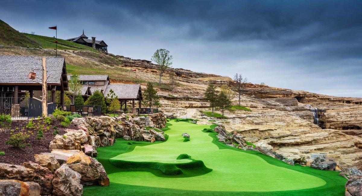 Warm up the putter pre-round at the Payne's Valley Cottage putting green! Scenic views of the 19th hole are included #BigCedarGolf