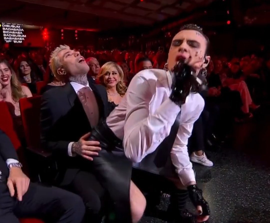 FranAltomare's tweet photo. Apritemi il collegamento con i Parlamentari di Fratelli d’Italia. #Sanremo2023 https://t.co/Dh7qGoffOV
