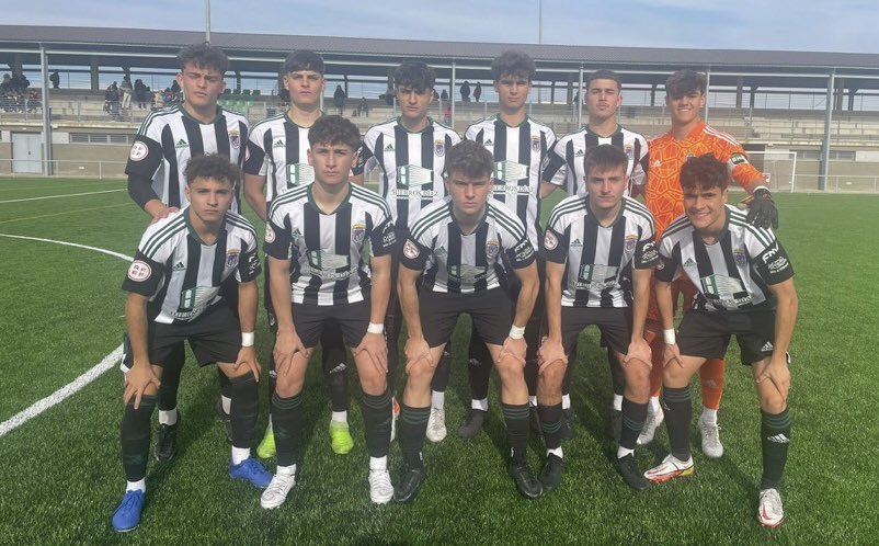 Trabajo, trabajo y más trabajo!!! <a href="/CDBLaAcademia/">La Academia CD Badajoz</a> <a href="/CDBadajoz/">CD Badajoz</a> 🍍🔛