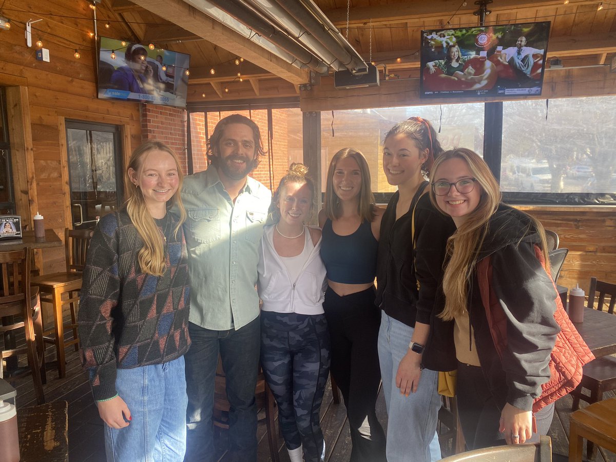 AmberMarieMusic's tweet photo. Still can’t believe we met Thomas Rhett! Such a great, humble man!! And a pretty good lunch too haha @TLPBynum #tlpbynumF23 #thomasrhett @ThomasRhett https://t.co/uvYf9Hl9Hv
