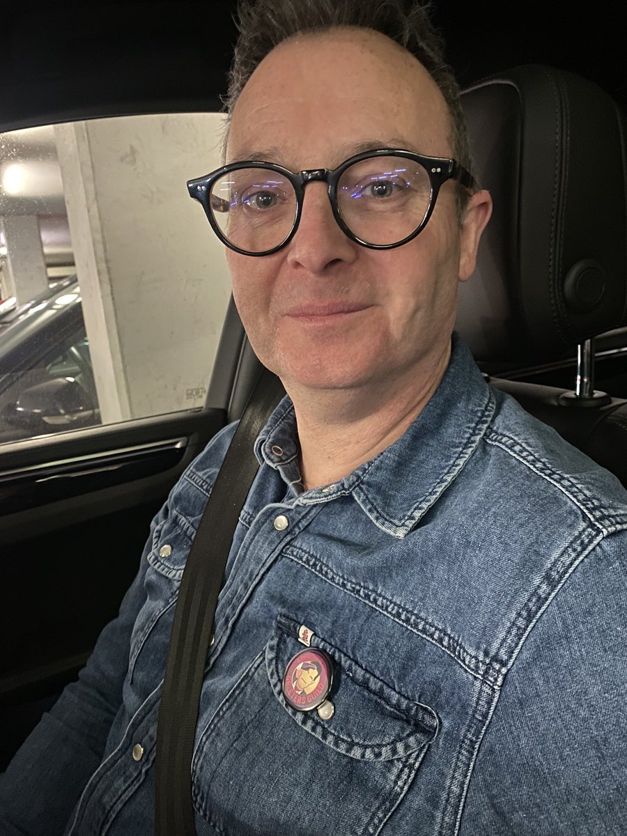 One happy Scouser with this badge, now an official member of the #greetersguild.  What a brilliant evening, I’ll never look at the number 33 again @TroyHawke - he’s not gay mate!