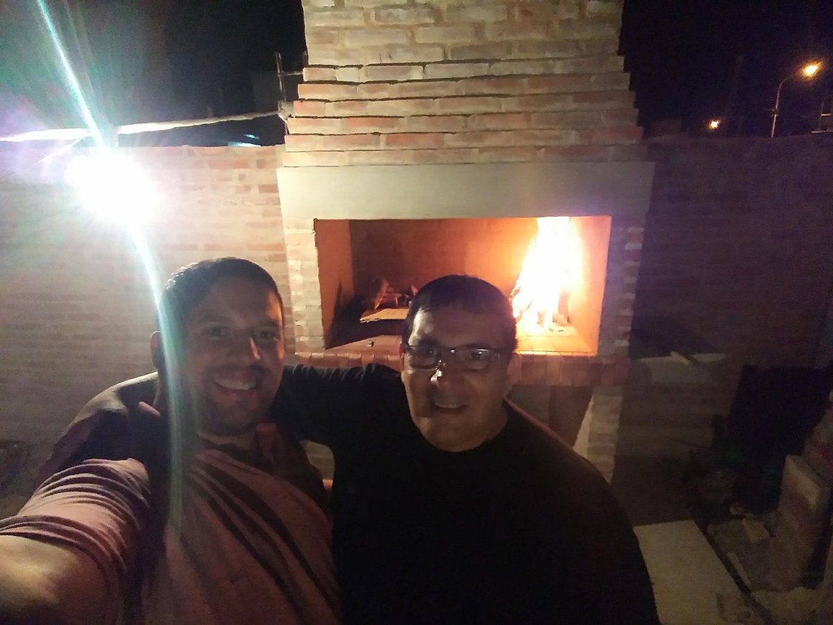 Un año sin vos pa, Hay algo que nos mantiene en pie, la esperanza y promesa de que nos vamos a volver a ver y todos juntos vamos a vivir por siempre en un lugar donde no habrá más despedidas, ni llantos. 
Ya falta poco, estas listo?