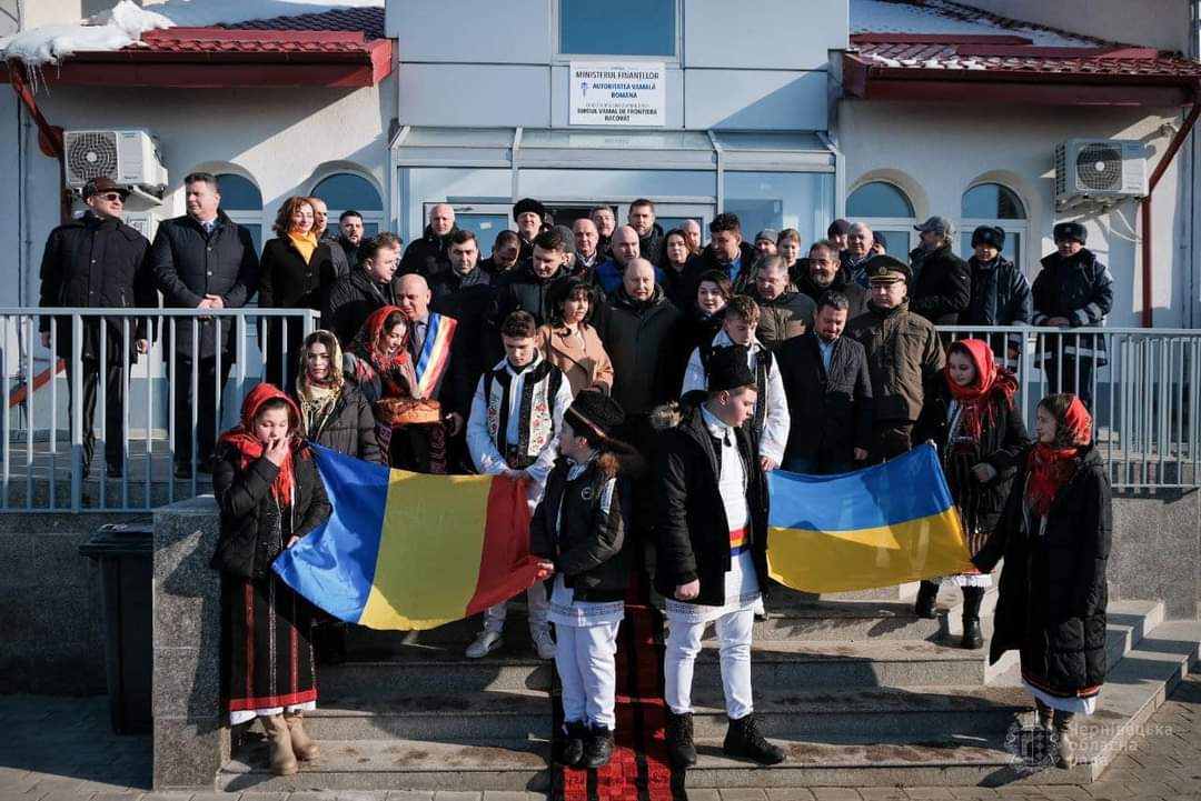 MikePavliuk's tweet image. 🛣🤝🇺🇦🇹🇩🇪🇺
New international automobile #bordercheckpoint "Dyakivtsi (UA) - Rakovets (RO)" is opened. Important &amp;amp; expected many years event for our transborder #Chernivtsi Oblast and 🇺🇦 on a whole!
Welcome to #Ukraine️!
Ласкава просимо! #UkraineRussianWar
#StandWithUkraine