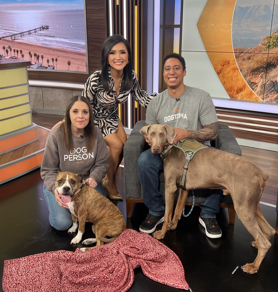 CBSLARachel's tweet photo. Happy Saturday, everyone!  Thanks for waking up with us on @kcalnews every weekend!!! https://t.co/B4Ld2XXcSP