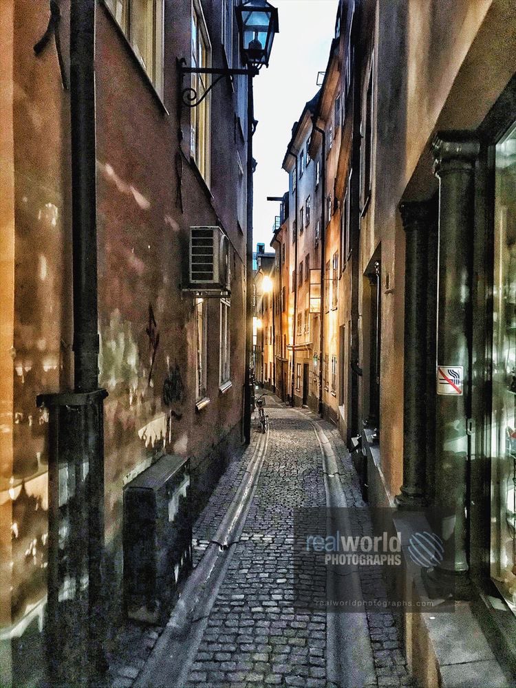 An empty Gamla Stan street. Stockholm, Sweden. Gary Moore photo. Real World Photographs. #sweden #stockholm #street #gamlastan #garymoorephotography #realworldphotographs #photography #skane #bild #streetphotography #pinterest