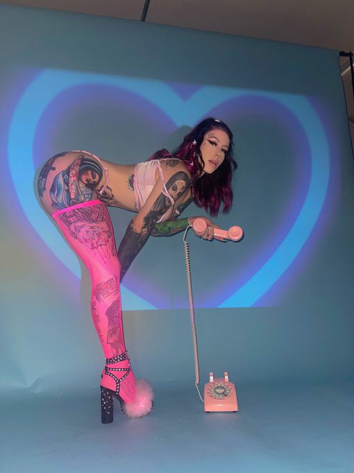 your valentines is calling 📞 https://t.co/UDJykRXzrP