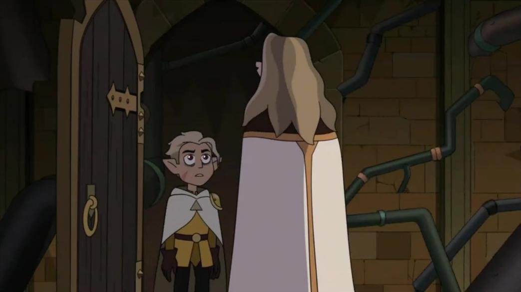 astrolavas's tweet image. thinking abt how hunter usually looks tall/equal to others but when he's next to someone who's "above" him.. someone he feels he wouldn't be able to protect himself against, someone whom he fears/respects... he immediately looks so small. the camera always looks down at him. JUST